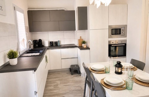 La Ciaccia Apartment | New Construction, beautiful 2 bed apartment facing the sea, Wi-fi ,Aircon