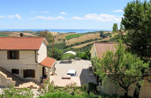 Cologna Spiaggia Villa | Nice apartment in villa with hot tub, pool, A/C, WIFI, TV, patio, pets allowed, panoramic view