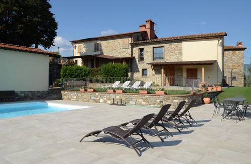 Capolona Apartment | Nice apartment for 2 guests with pool, WIFI, TV and pets allowed, close to Arezzo