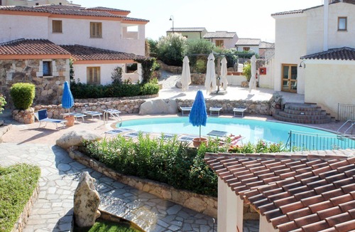 S'Iscala Apartment | Nice apartment for 4 people with A/C, pool, WIFI, TV, terrace and pets allowed