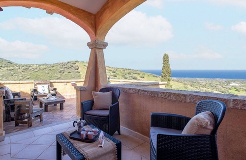 Schifoni Apartment | Nice apartment for 6 guests with A/C, WIFI, TV, patio and pets allowed