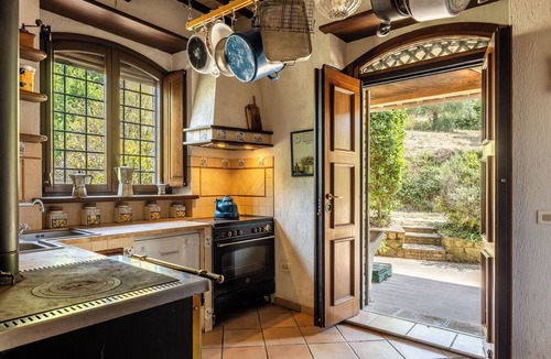 Lidarno House | Nice apartment in villa for 7 guests with pool, WIFI, TV, patio and pets allowed