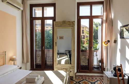 Historic Castle District House | Onlyrooms III - Super Central & Nightlife