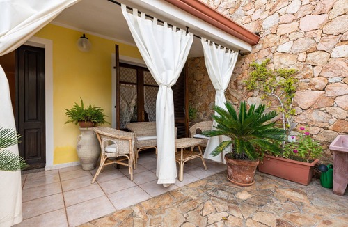 Chia House | Peaceful Apartment "Chia Grande" Close to Beach with Sea View & Garden