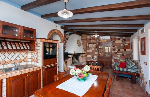 Orosei Apartment | Pet-friendly Holiday Apartment "Tipica Casa di Campagna - Orosei" with Terrace & Shared Garden