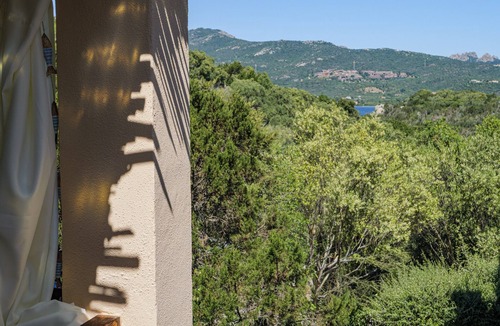 Rudalza Apartment | Porto Rotondo Garden Apartment with Mountain View, Wi-Fi, and Air Conditioning