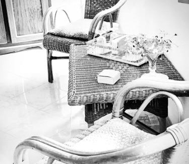 Laconi Bed & Breakfast | Prestige Room- Salotto Interno- Frigobar- Esperienze Esclusive nel Territorio - Tutti i confort
