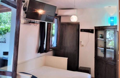 Vasto Apartment | Private house with porch and garden, just steps from the beach