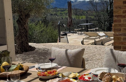 Gualdo Villa | Private Luxury Villa for 8 | Heated Pool | Scenic Sibillini Views | A/C Bedrooms