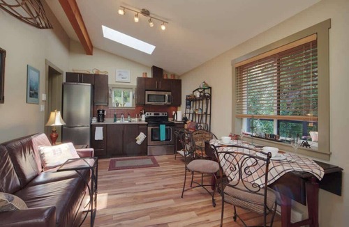 Port Renfrew Cabin | Quiet Romantic Getaway - Non Pet Friendly