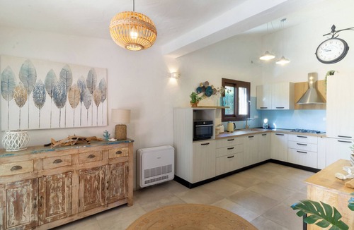 Eden Rock House | Relax with the whole family in this quiet and elegant accommodation