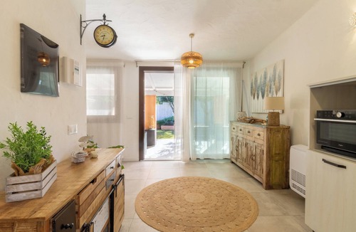 Eden Rock House | Relax with the whole family in this quiet and elegant accommodation
