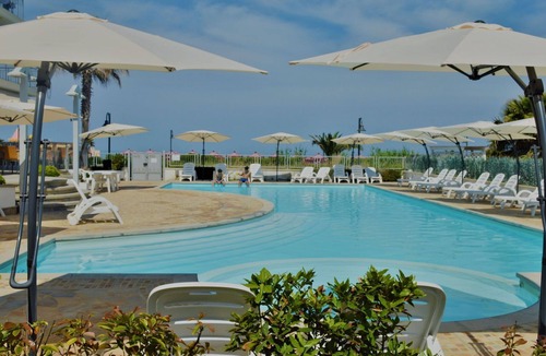 Roseto degli Abruzzi Apartment | Residence Roseto, Pool, Seaview, Abruzzo - Bilo
