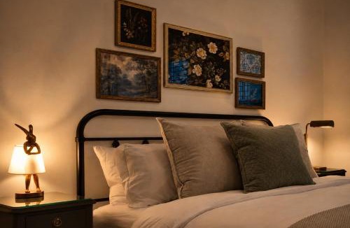 Hitch Village - Fred Wessels Homes House | Reverie by the River