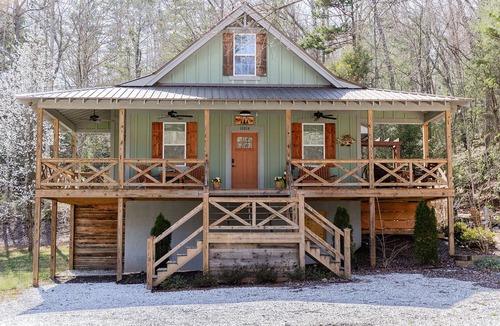 Lakemont House | River Front Mountain Cabin, Firepit, Front Porch