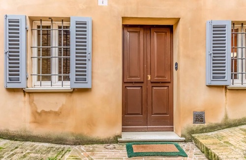 Urbino Apartment | Romantic 95 sqm flat on two floors (NO lift), with two bedrooms which can accommodate up to 4 people.The apartment is located in the centre (Restricted Traffic Area) in the heart of the historic centre of Urbino. The accommodation enjoys an enviable loca