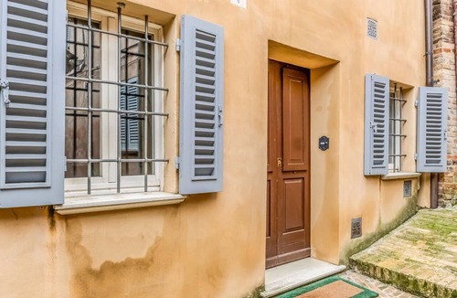 Urbino Apartment | Romantic 95 sqm flat on two floors (NO lift), with two bedrooms which can accommodate up to 4 people.The apartment is located in the centre (Restricted Traffic Area) in the heart of the historic centre of Urbino. The accommodation enjoys an enviable loca