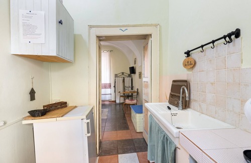 Bosa Historic Centre Apartment | Romeo & Giulietta Rooms: double room in historic Bosa