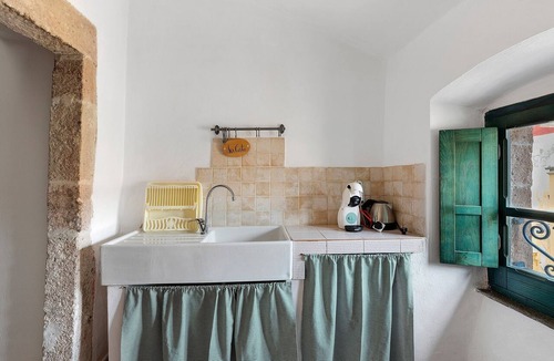 Bosa Historic Centre Apartment | Romeo & Giulietta Rooms: Double Room in Bosa's Historic Center