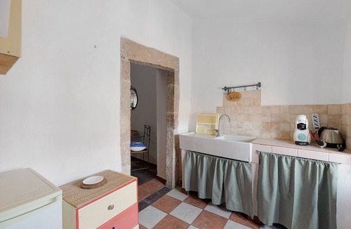Bosa Historic Centre Apartment | Romeo & Giulietta Rooms: Double Room in Bosa's Historic Center