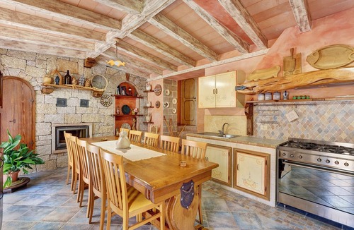 Dorgali Apartment | Room 'Camera A Dorgali Al B&B Sa Madalena' with Private Garden, Wi-Fi and Air Conditioning