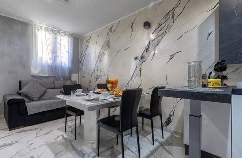 Nulvi Apartment | Room 'Camera Deluxe Doppia Con Letti Singoli' with Wi-Fi and Air Conditioning