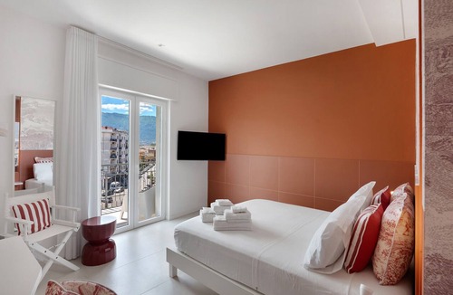 Pompei Apartment | Room 'Camera Deluxe Fuoco' with Mountain View, Wi-Fi and Air Conditioning