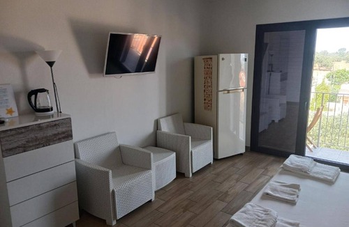 Girasole House | Room 'Camera Matrimoniale Giorgio' with Balcony, Wi-Fi and Air Conditioning
