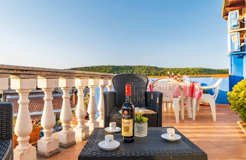 Bari Sardo Apartment | Room 'Girasole' with Balcony, Wi-Fi and Air Conditioning