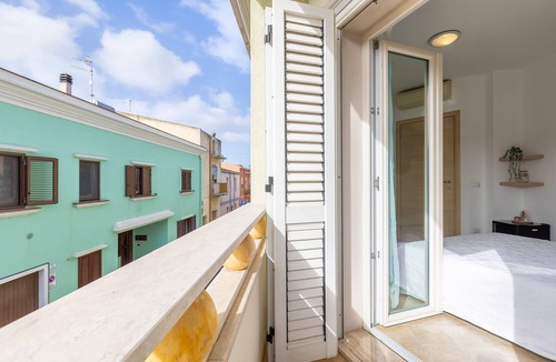 Porto Torres Apartment | Room 'L'Angolo- Camera 3' with Shared Terrace, Wi-Fi and Air Conditioning