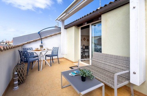 Porto Torres Apartment | Room 'L'Angolo- Room 4 with Shared Terrace, Wi-Fi and Air Conditioning
