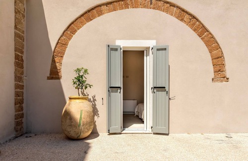 Alghero Apartment | Room 'Maria' with Shared Pool, Wi-Fi and Air Conditioning