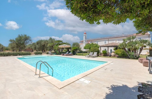 Alghero Apartment | Room 'Maria' with Shared Pool, Wi-Fi and Air Conditioning
