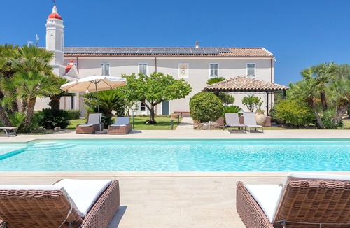 Alghero Apartment | Room 'Maria' with Shared Pool, Wi-Fi and Air Conditioning