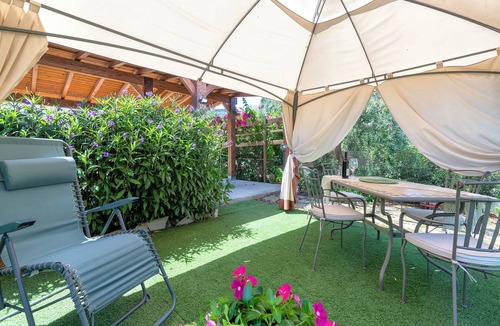 Santa Maria Coghinas Apartment | Room 'Mirto' with Shared Terrace, Wi-Fi and Air Conditioning