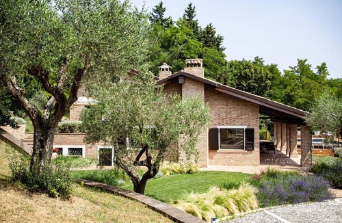 Longiano Apartment | Room 'Resort Villa Paola - Camera Merlo' with Sea View, Wi-Fi and Air Conditioning