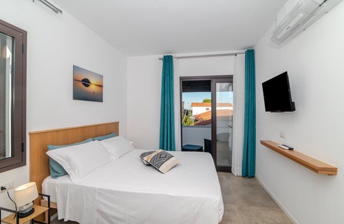 Porto San Paolo Apartment | Room 'Stanza 2 - Private Terrace', Wi-Fi and Air Conditioning