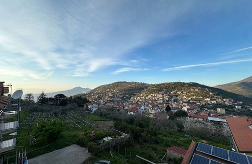 Piazza-Tralia-Pendolo Apartment | Room 'Tripla Con Vista Montagna' with Mountain View, Shared Garden and Wi-Fi