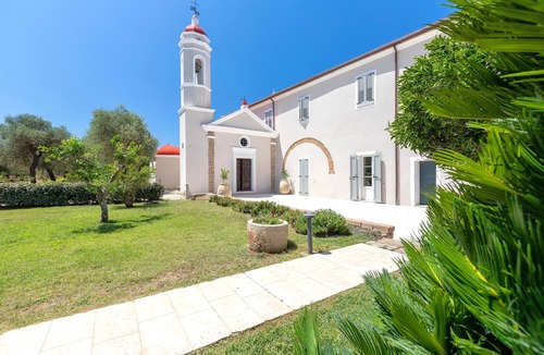 Alghero Apartment | Room 'Vittoria' with Shared Pool, Wi-Fi and Air Conditioning