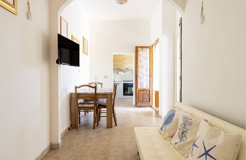 Torre di Bari House | Rustic Villa "Chicco" with Terrace & Sea View
