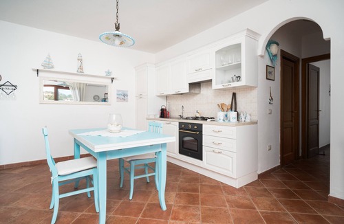 Posada Apartment | S'ercole Deluxe Apartment with Covered Veranda and Barbecue, Perfect for Couples