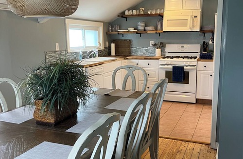 Lake Erie Beach House | Sandy Cheeks is perfect for your next family vacation! Walk to Lake Erie Beach.
