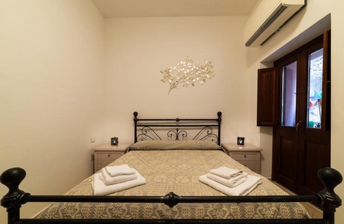Bosa Historic Centre Apartment | Sardinian Gallery Sa Piatta