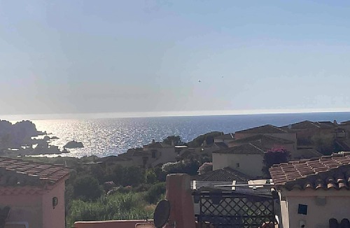 Canneddi Apartment | Sea View Apartment with Terrace & Walkable Beach