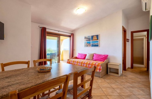 Paduledda House | Sea View Isola Rossa Apartment with Sea View, Wi-Fi, and Air Conditioning