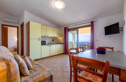 Paduledda House | Sea View Isola Rossa Apartment with Sea View, Wi-Fi, and Air Conditioning