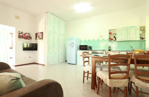 San Teodoro House | Seaside villa surrounded by a lovely garden