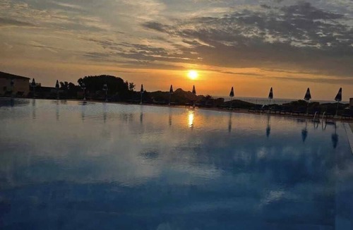 Canneddi Apartment | Seaview Cottage - Walk to Beach - Sunset Terrace