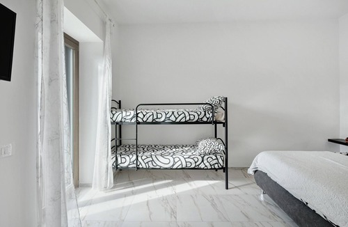 San Lazzaro House | Sole Room with Private Bathroom and Mountain View