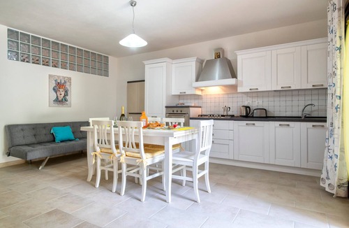 Lu Bagnu Apartment | "Soleluna" Apartment with Shared Pool & Air Conditioning